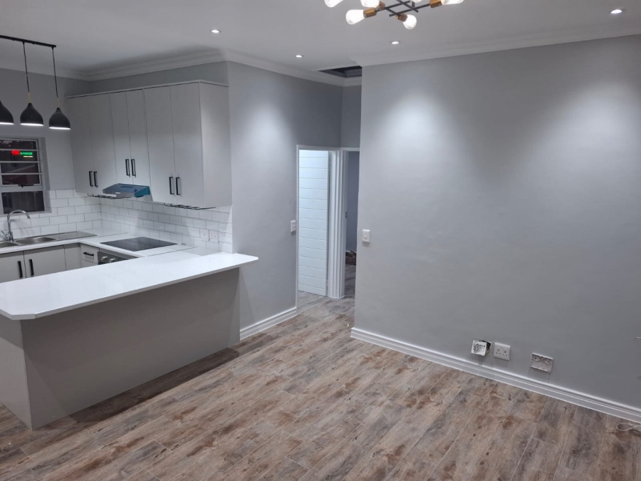 2 Bedroom Property for Sale in Oakglen Western Cape